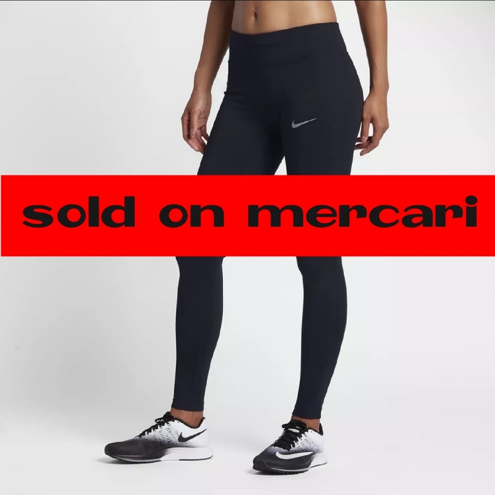 Nike Essential
Mid-Rise Running